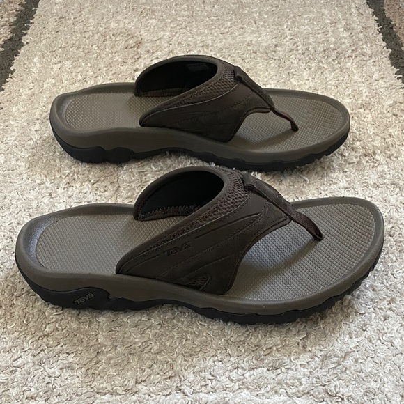 New with box Teva M Pajaro thong sandals men’s size 11 main image 4